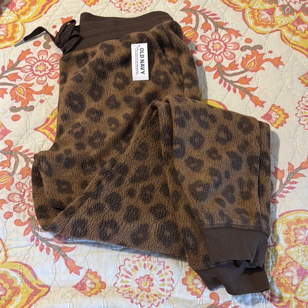 Old Navy Brown Leopard Print Sweatpants or pajamas size small tall women